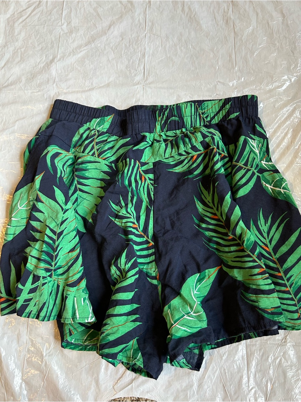 High-Waist Tropical Leaf Print Shorts - Green